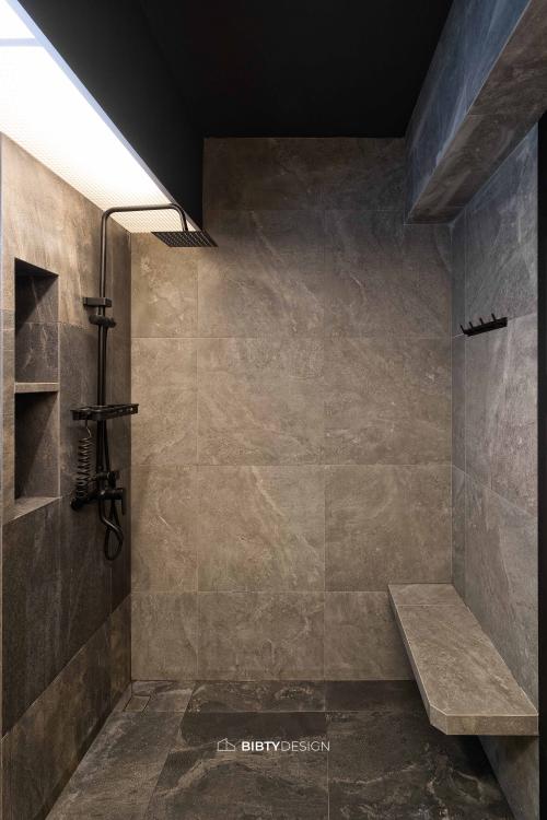 Industrial Bathroom at 425A Northshore Crescent