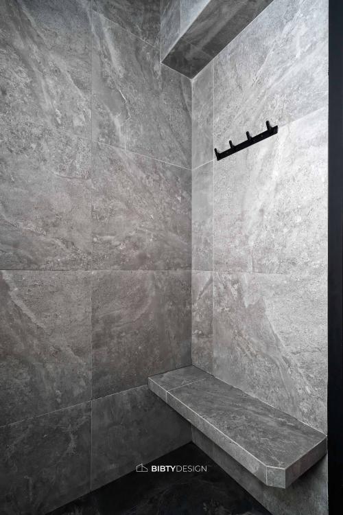 Industrial Bathroom at 425A Northshore Crescent