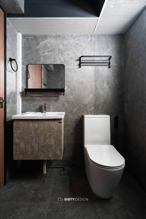 Industrial Bathroom at 425A Northshore Crescent