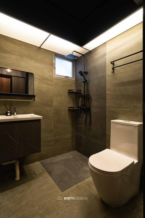 Industrial Bathroom at 425A Northshore Crescent