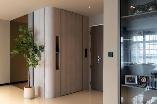 Contemporary Entryway at 432B Northshore