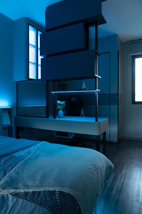 Modern Walk-in Wardrobe at The Tropica