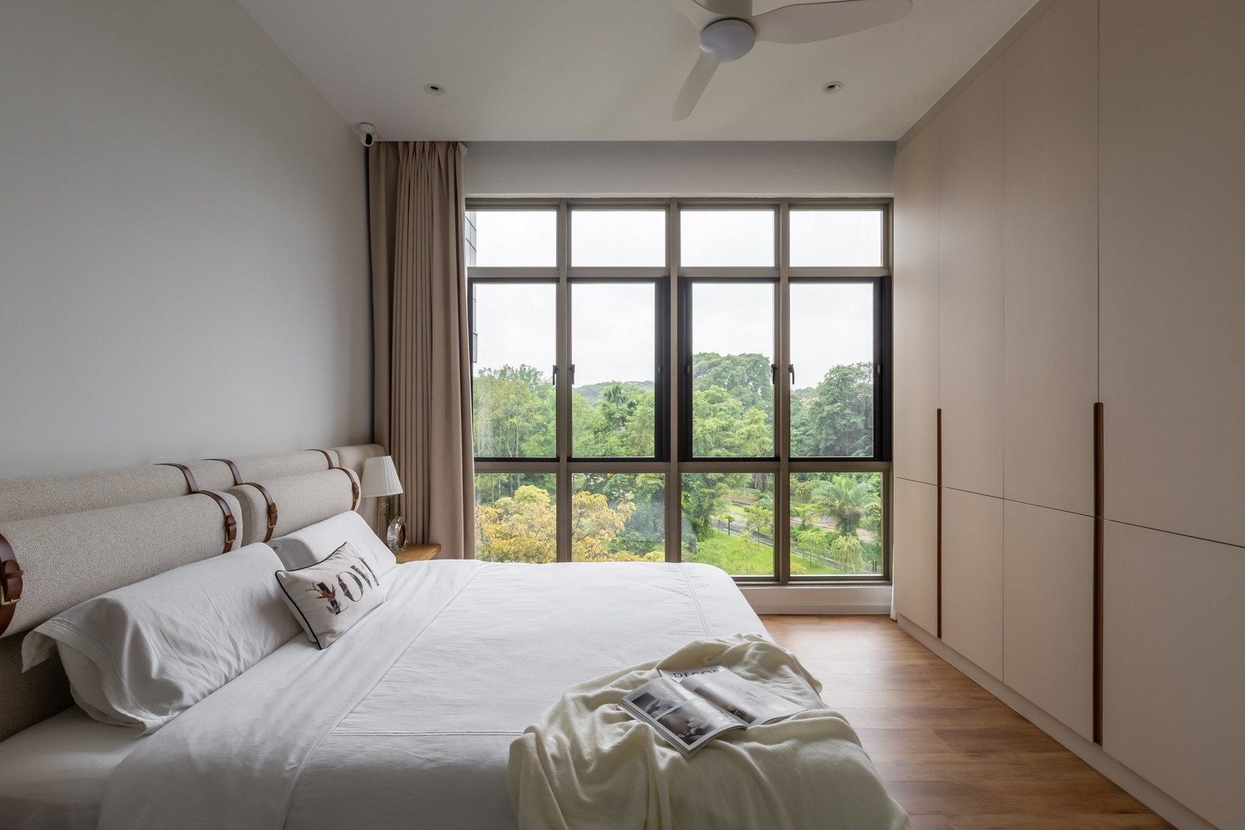 Contemporary Bedroom with Vinyl Flooring and Wardrobe