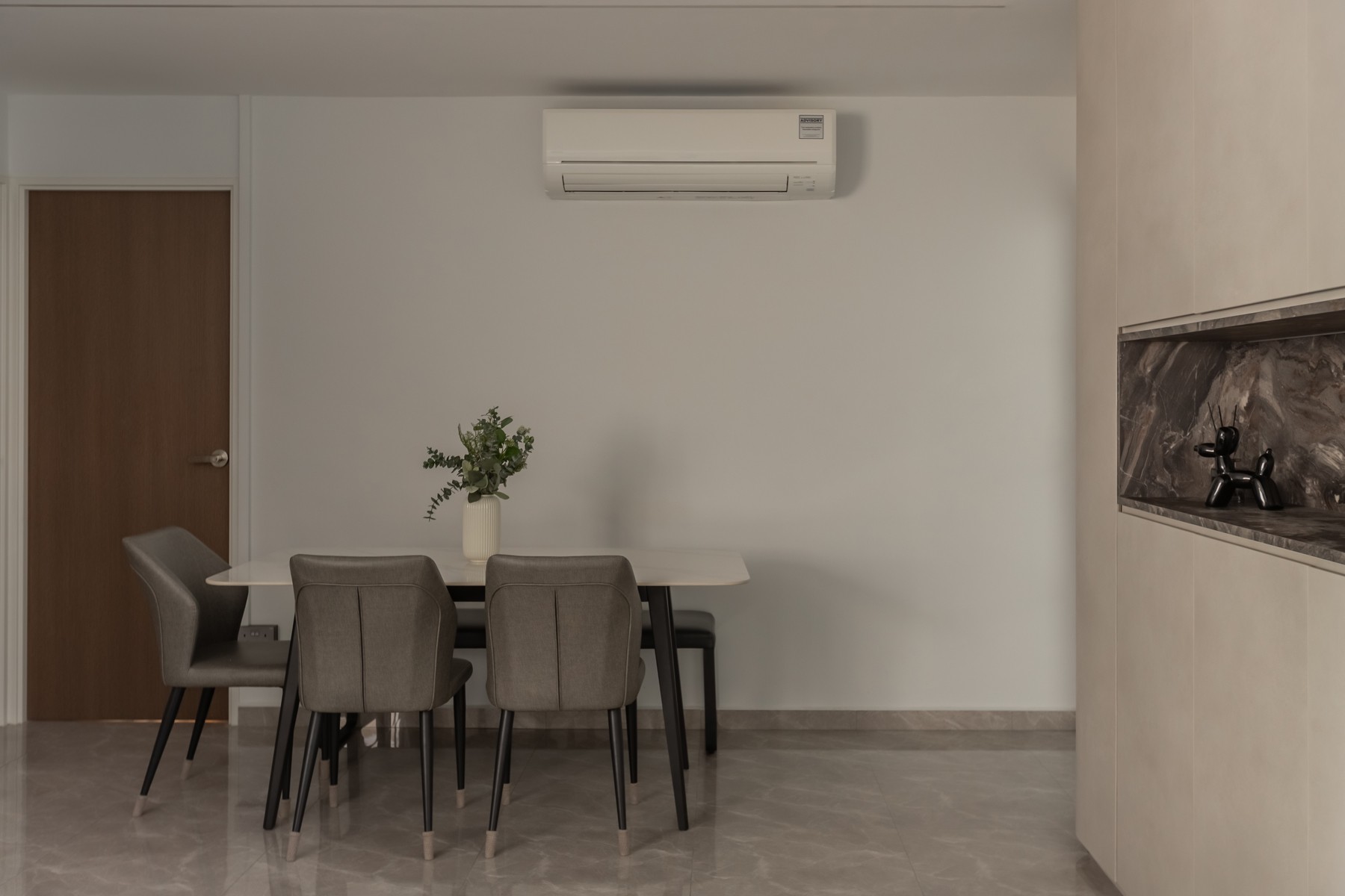 Minimalist Dining Room with Drop Ceiling and Dining Table