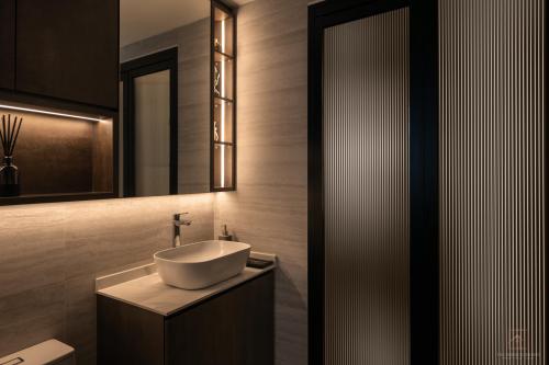Contemporary Bathroom at 102 Edgedale Plains (The Terrace)