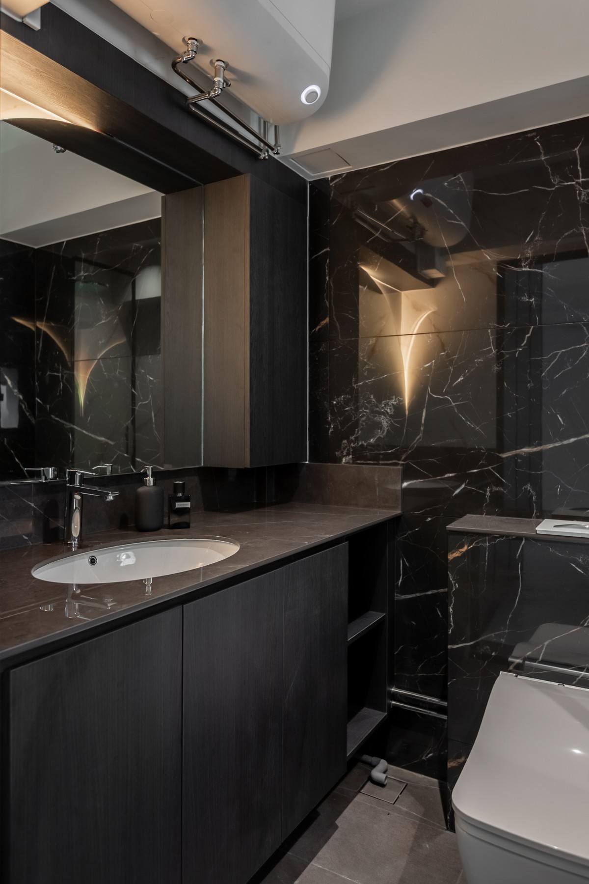 Contemporary Bathroom with Mirror and Bathroom Storage