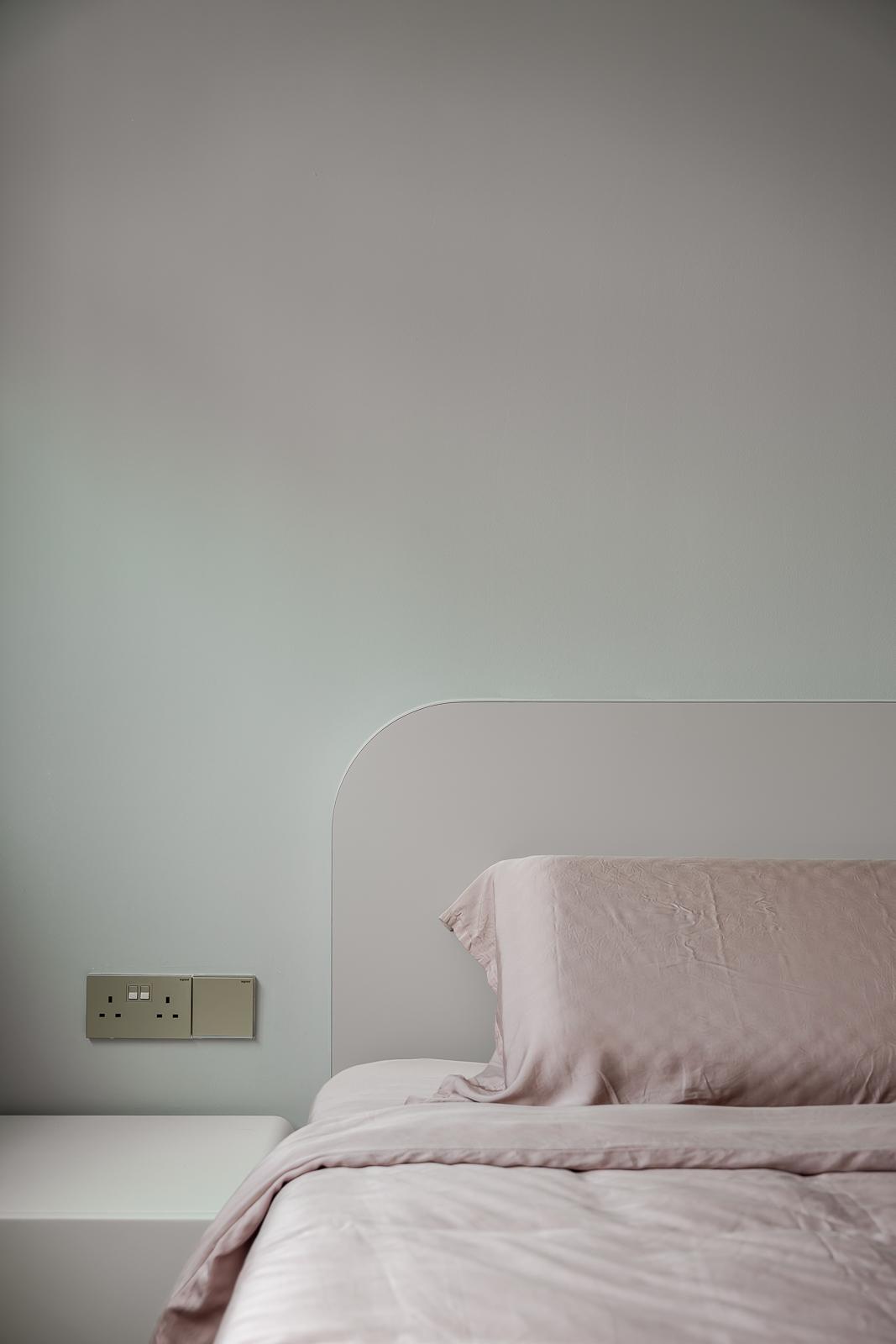 Modern Bedroom with Homogeneous Tiles and Drop Light