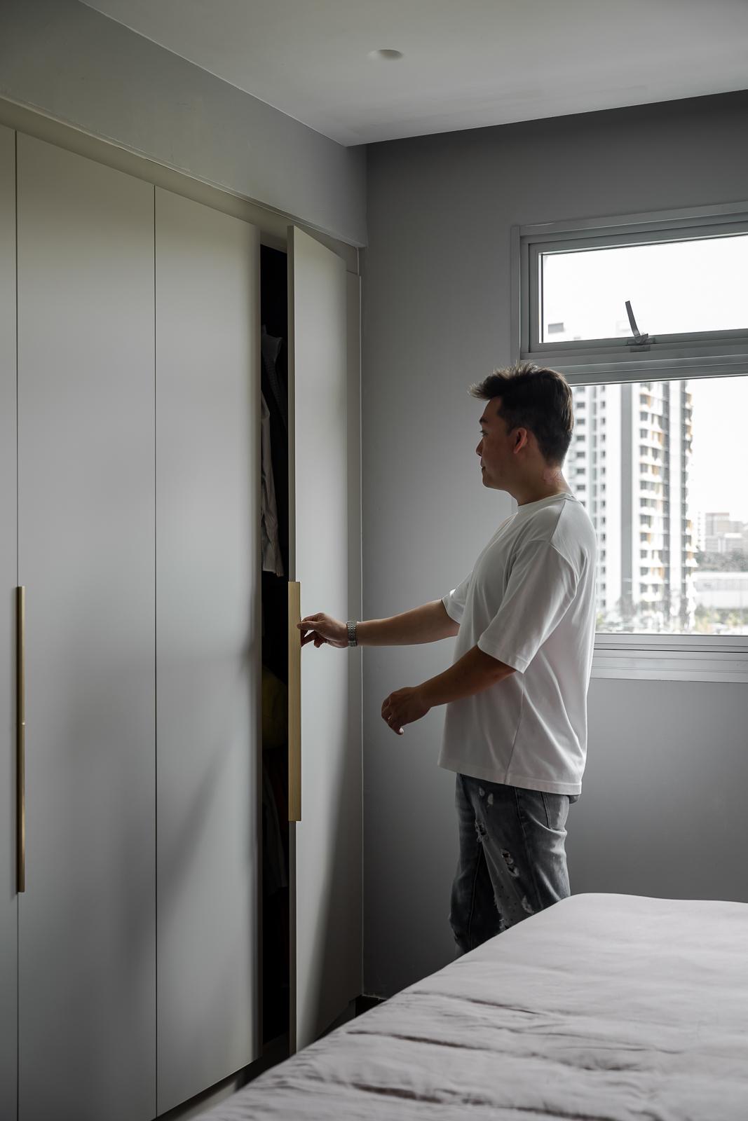 Modern Bedroom with Wardrobe and Closet