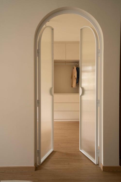 Minimalist Walk-in Wardrobe at Plantation Grove