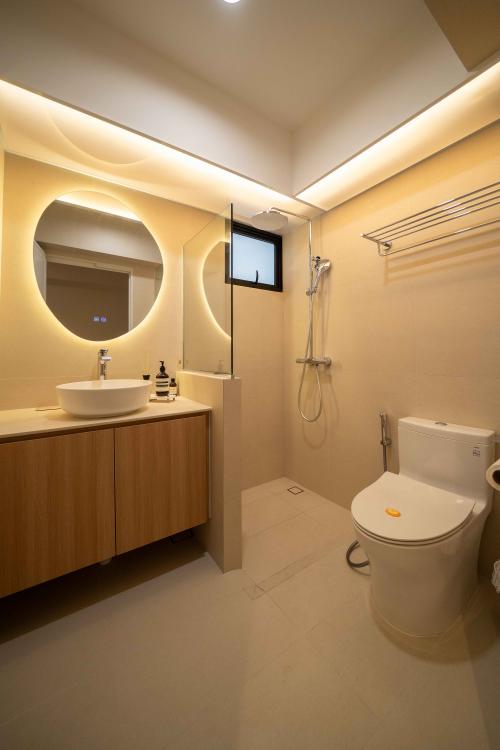 Minimalist Bathroom at Plantation Grove