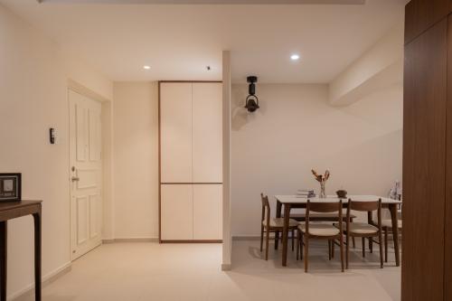 Modern Entryway at Ang Mo Kio Street 52