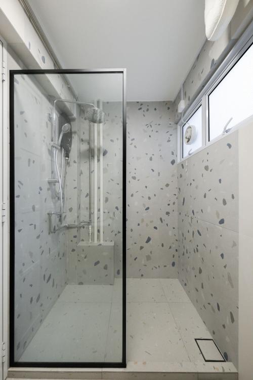 Scandinavian Bathroom at 601 Hougang Ave 6