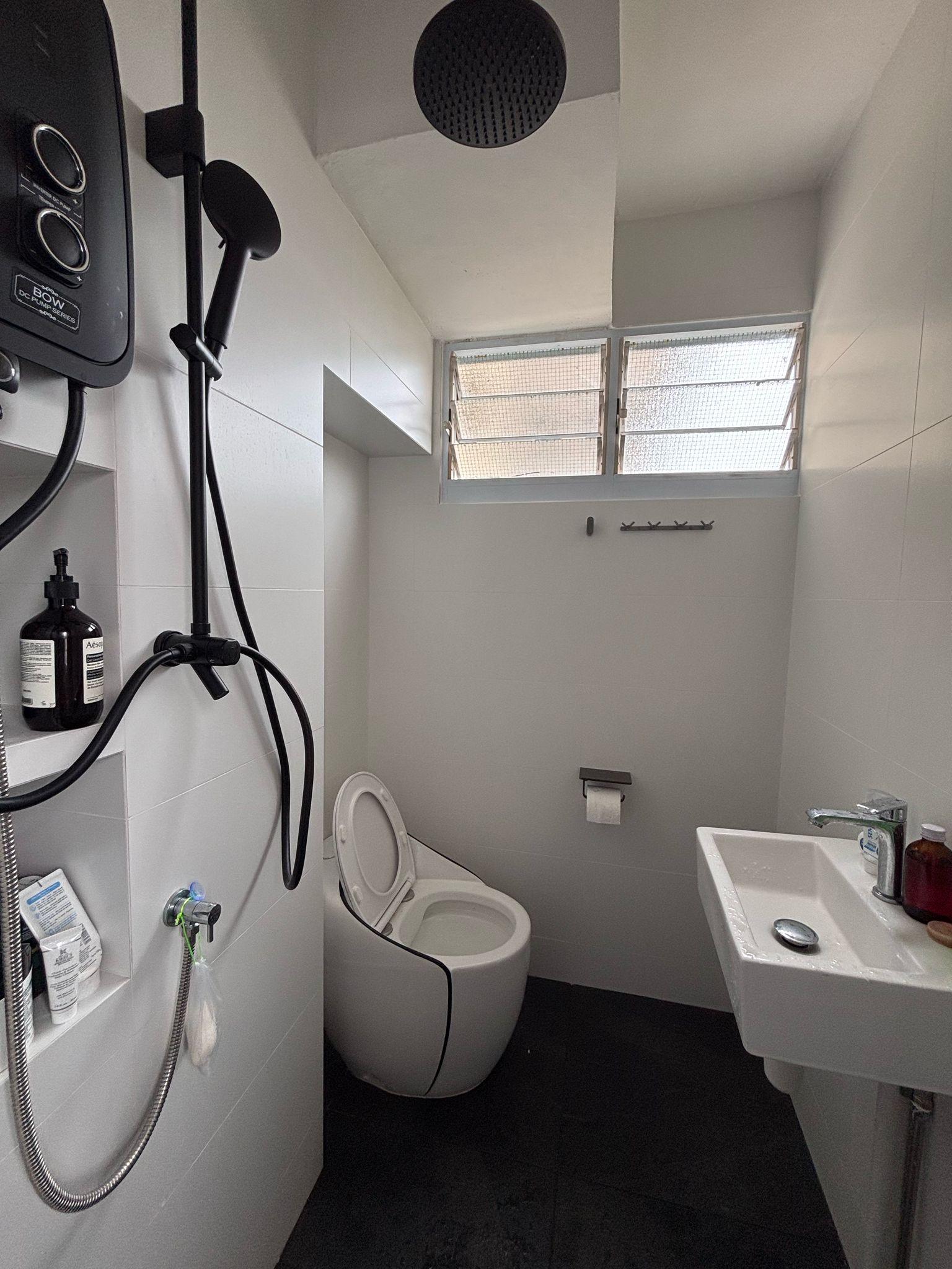 Minimalist Bathroom with Homogeneous Tiles and Rainshower