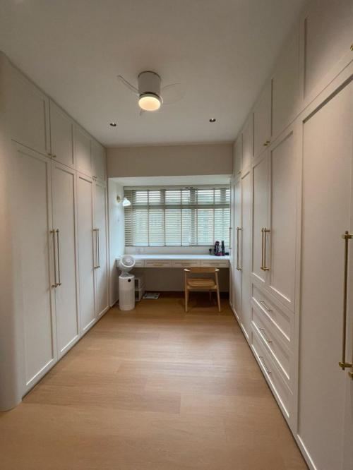 Modern Walk-in Wardrobe at 303D Punggol
