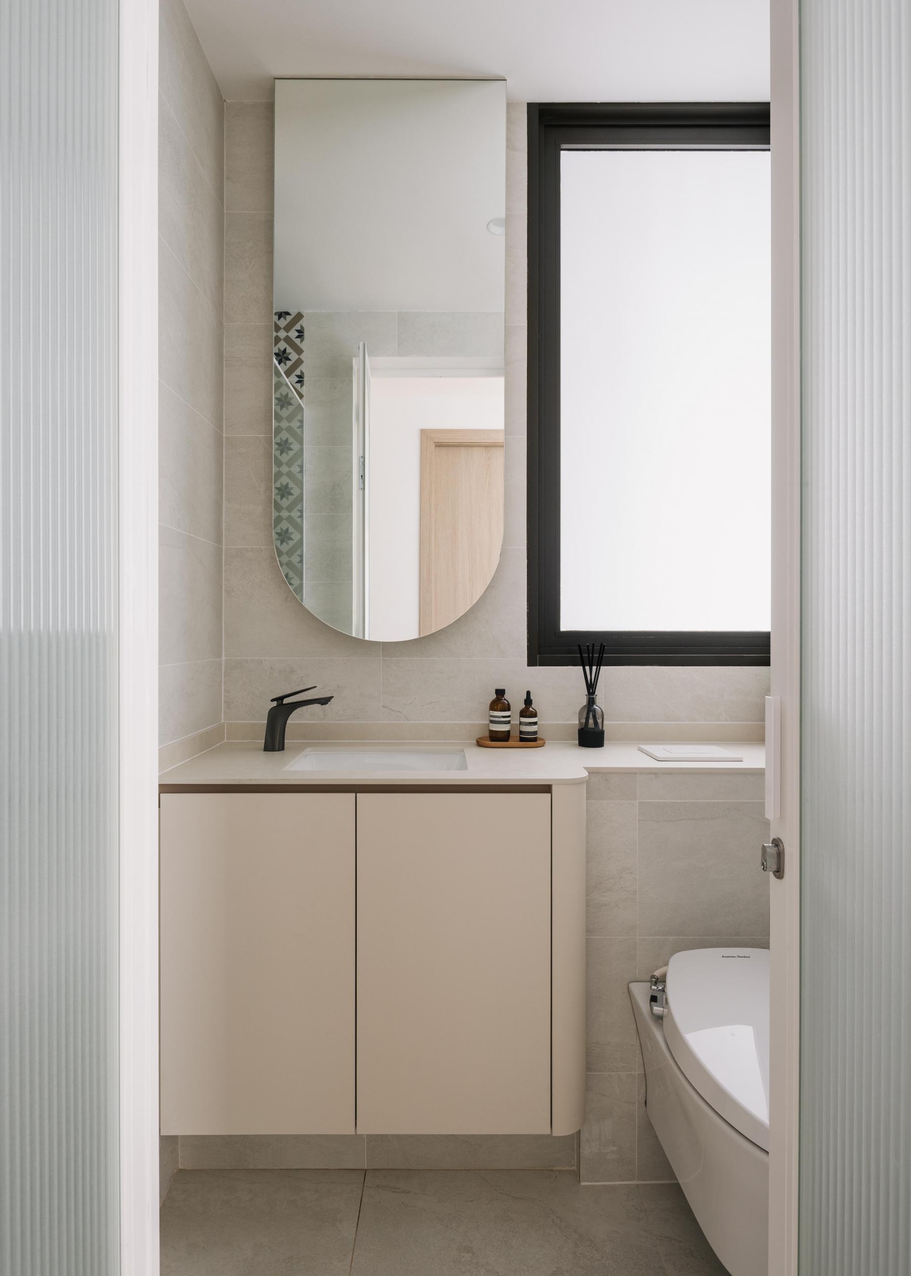 Scandinavian Bathroom with Mirror and Bathroom Storage