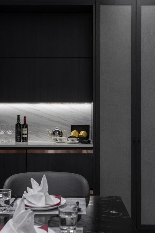 Modern Home Bar at The Tessarina