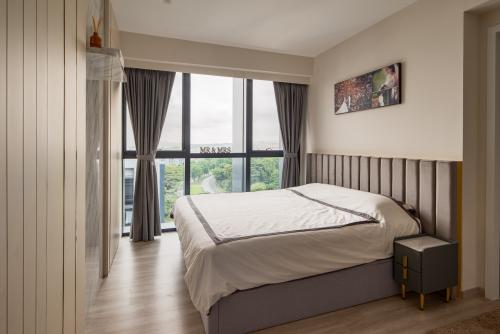 Contemporary Bedroom at canberra cresent