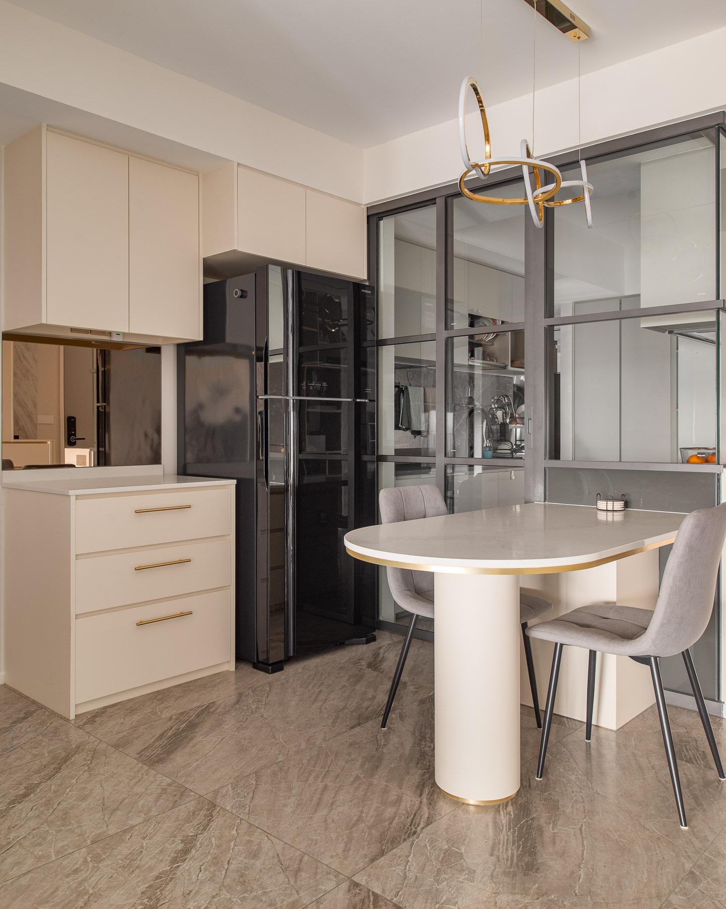 Contemporary Dining Room with Dining Table and Dining Chairs