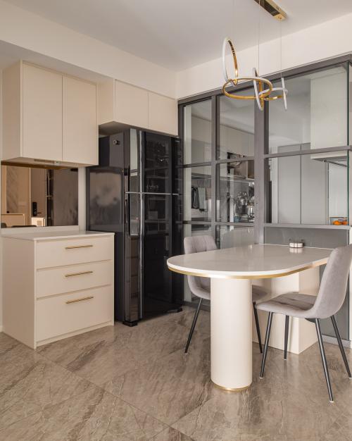 Contemporary Dining Room at canberra cresent