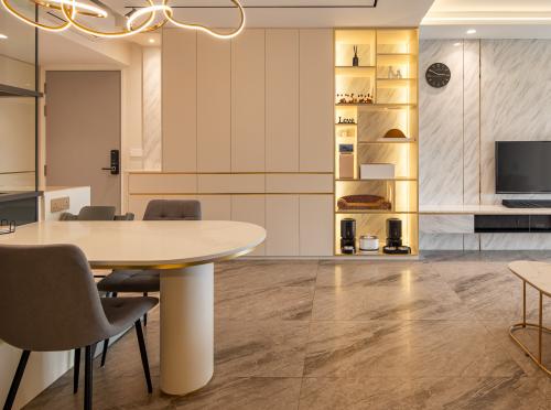 Contemporary Living Room at canberra cresent