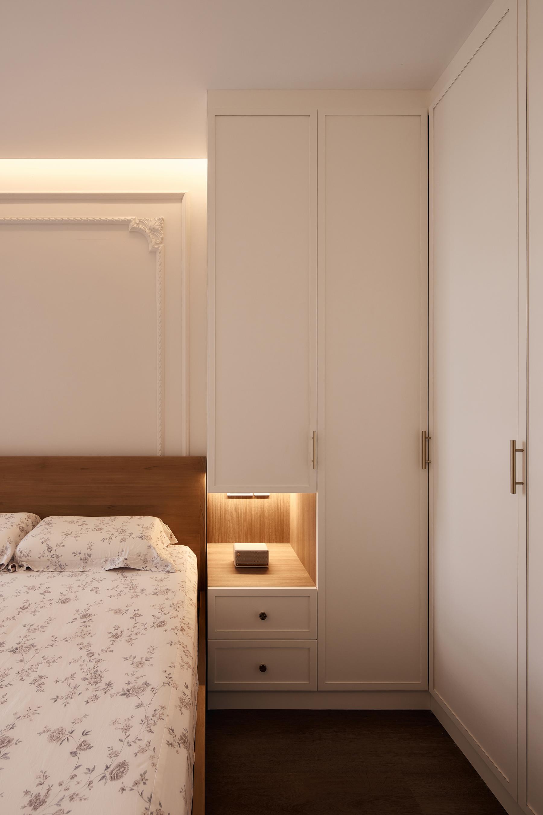 Modern Bedroom with Wardrobe and Closet