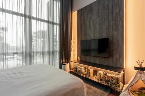 Modern Bedroom at Normanton Park