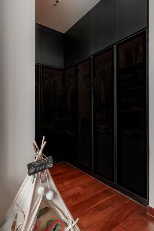 Modern Bedroom at Normanton Park