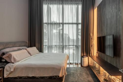 Modern Bedroom at Normanton Park