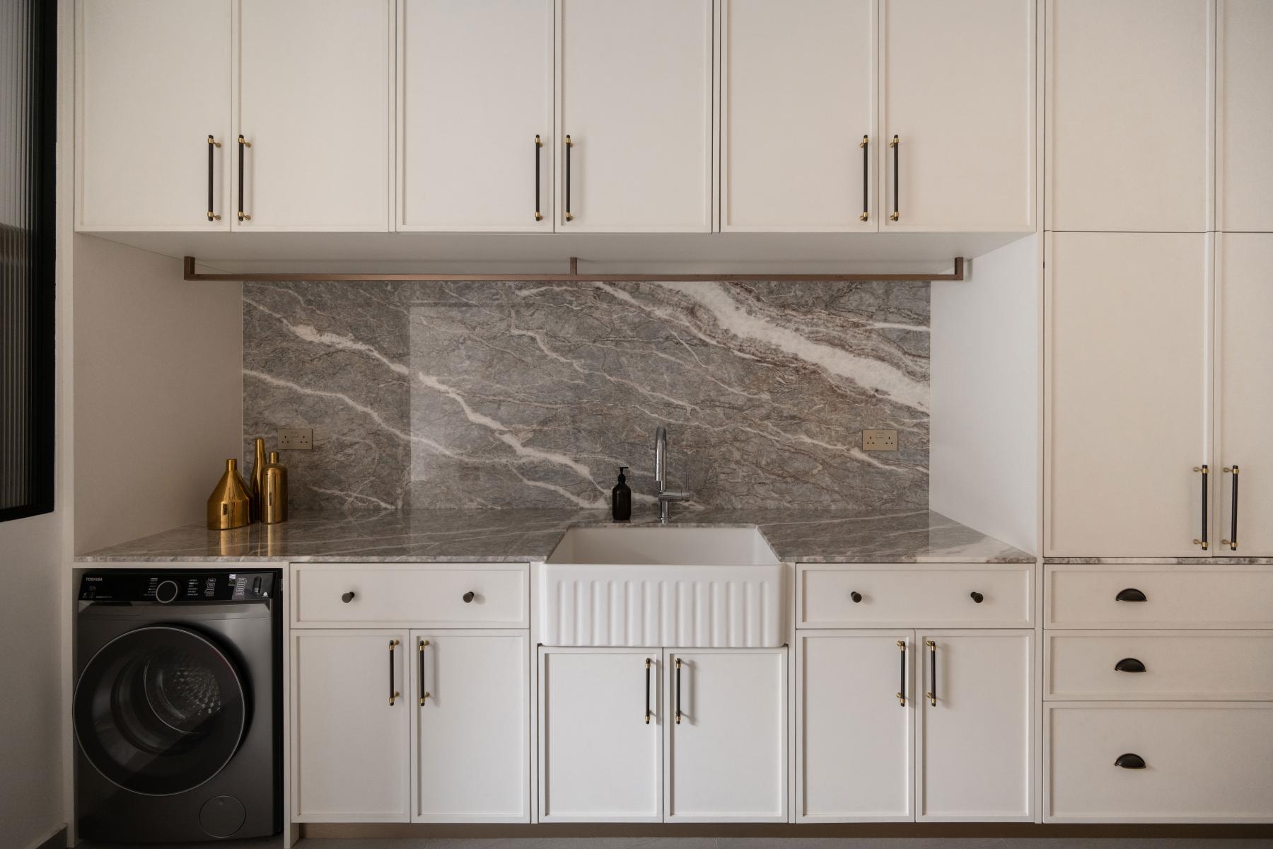 Modern Kitchen with Countertop and Open Kitchen