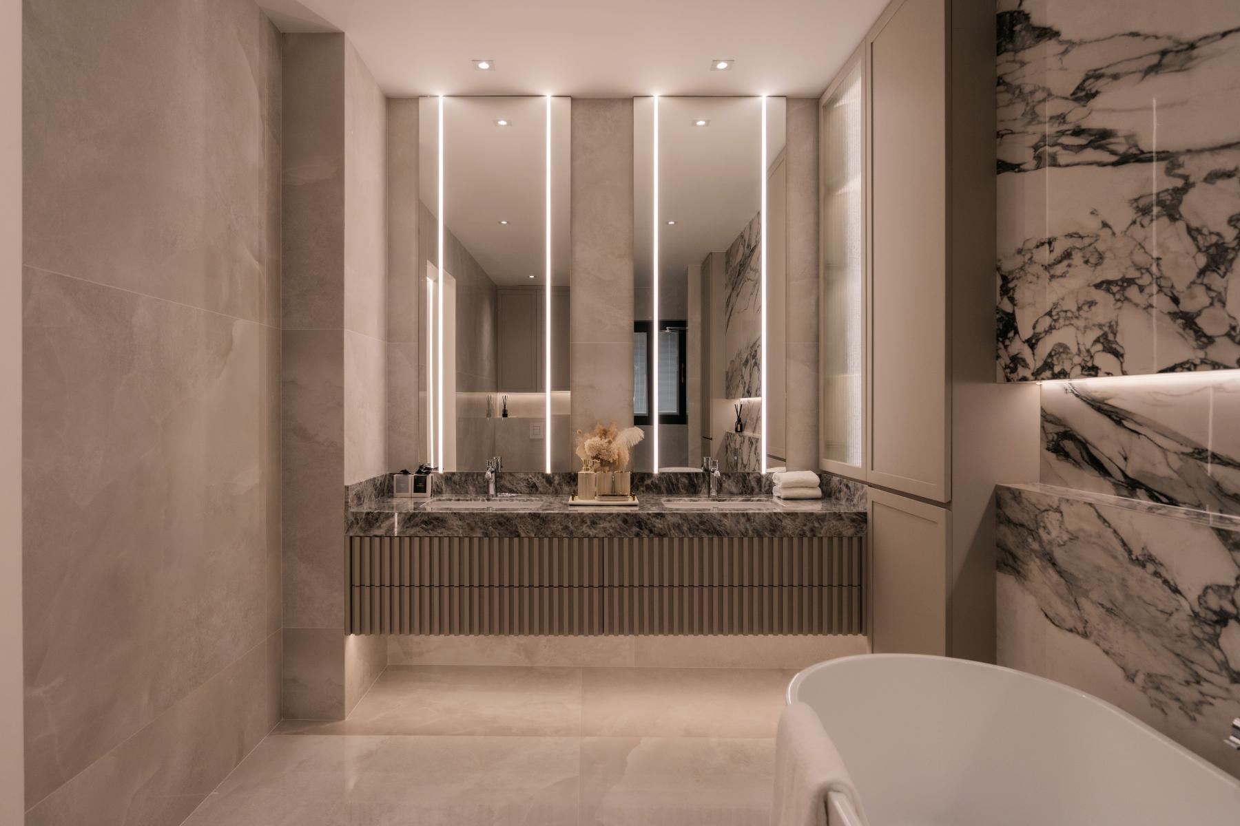 Modern Bathroom with Mirror and Flooring