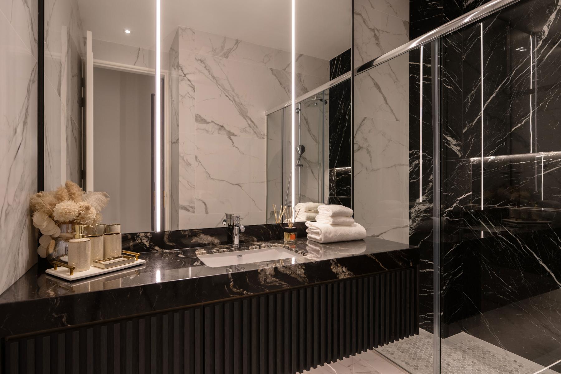 Modern Bathroom with Mirror and Wall Mirror
