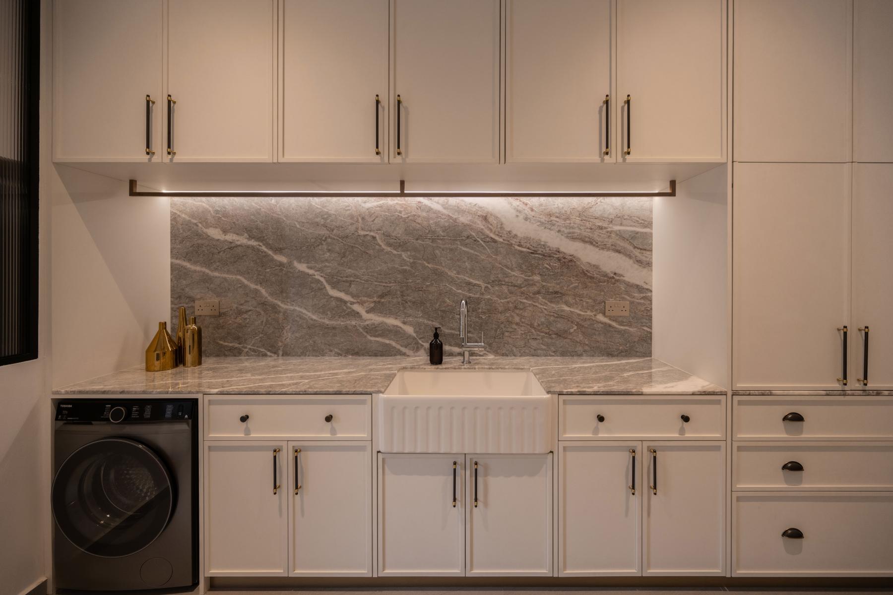 Modern Kitchen with Countertop and Open Kitchen