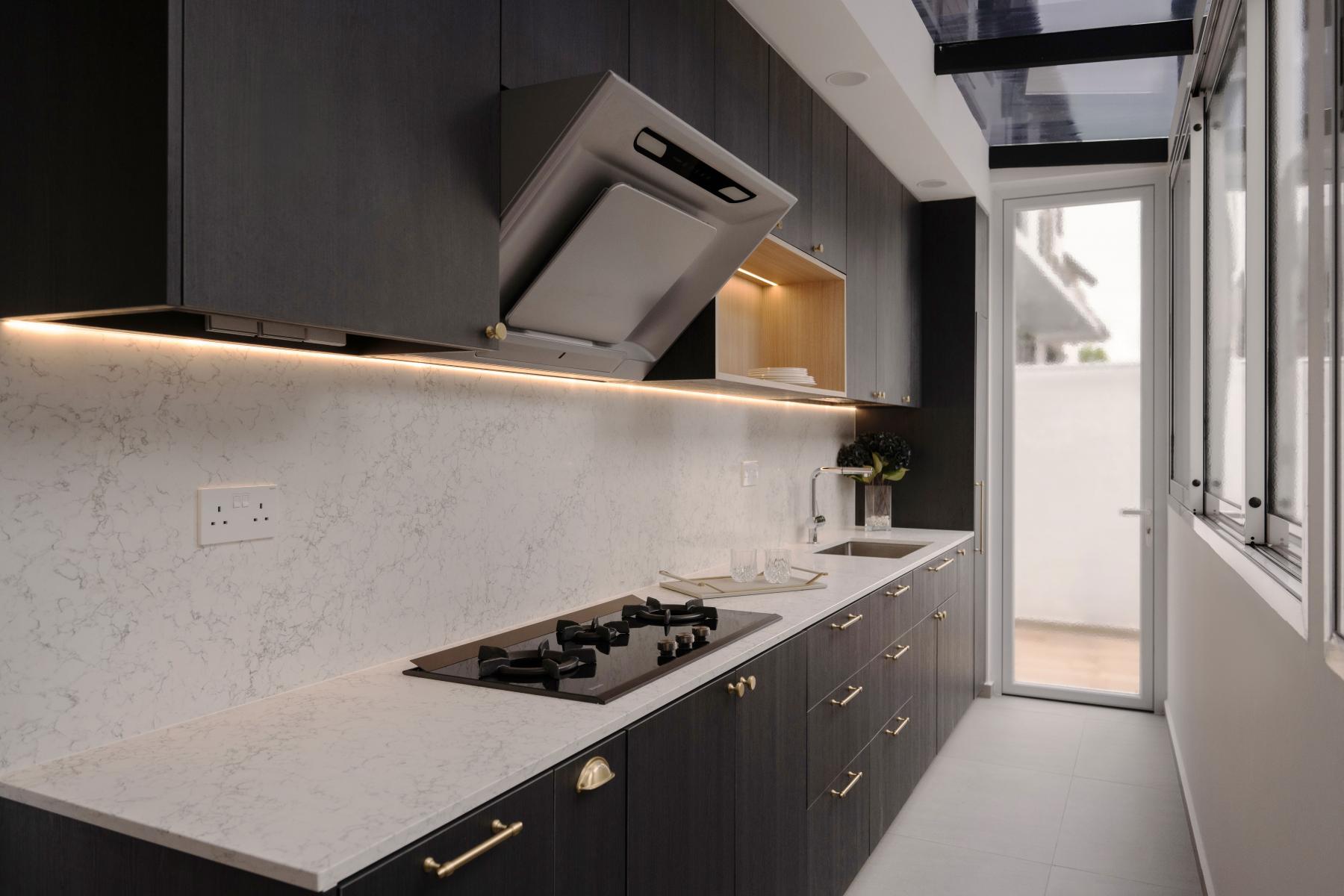 Modern Kitchen with Countertop and Kitchen Island