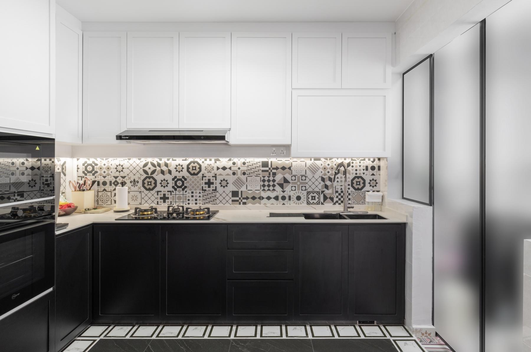 Modern Kitchen with Countertop and Homogeneous Tiles
