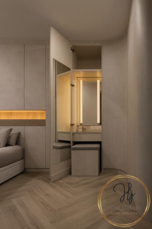 Scandinavian Walk-in Wardrobe at Penthouse@Riverparc