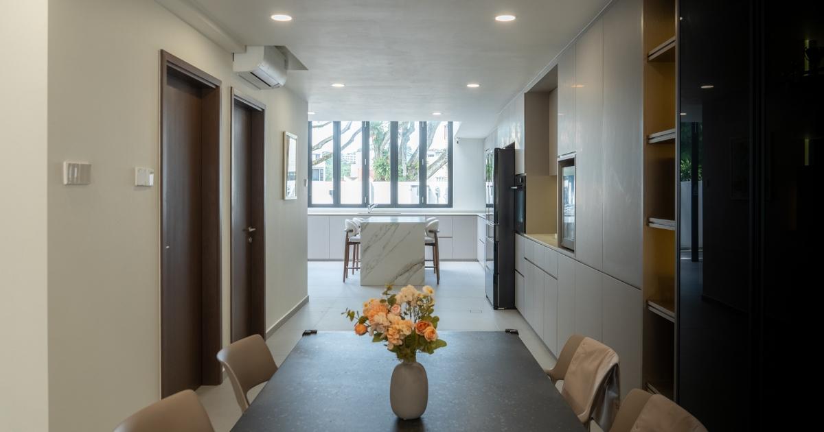 Modern Dining Room with Dining Table and Dining Chairs