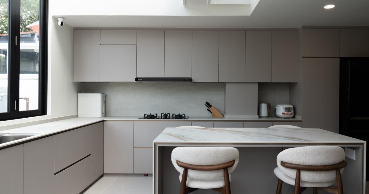 Modern Kitchen with Kitchen Island and Open Kitchen