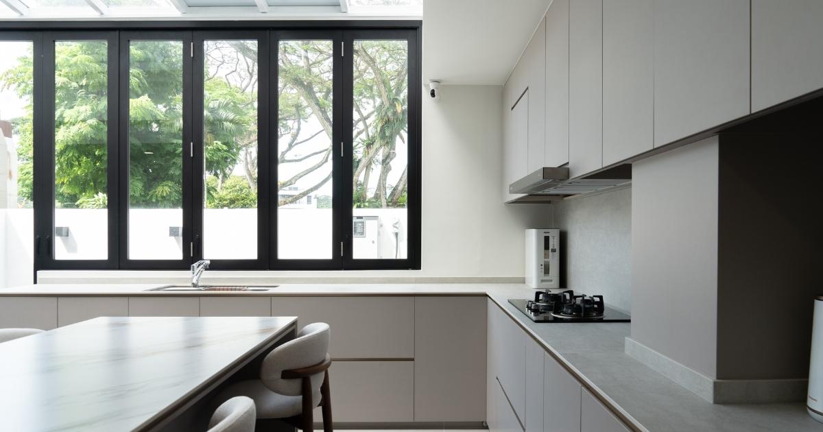 Modern Kitchen with Countertop and Open Kitchen