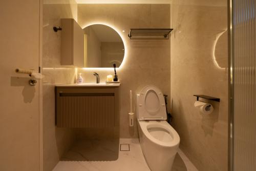 Modern Bathroom at Bedok Reservoir