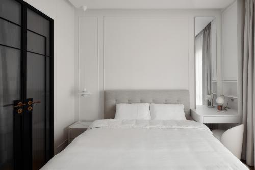 Modern Bedroom at Maple Woods