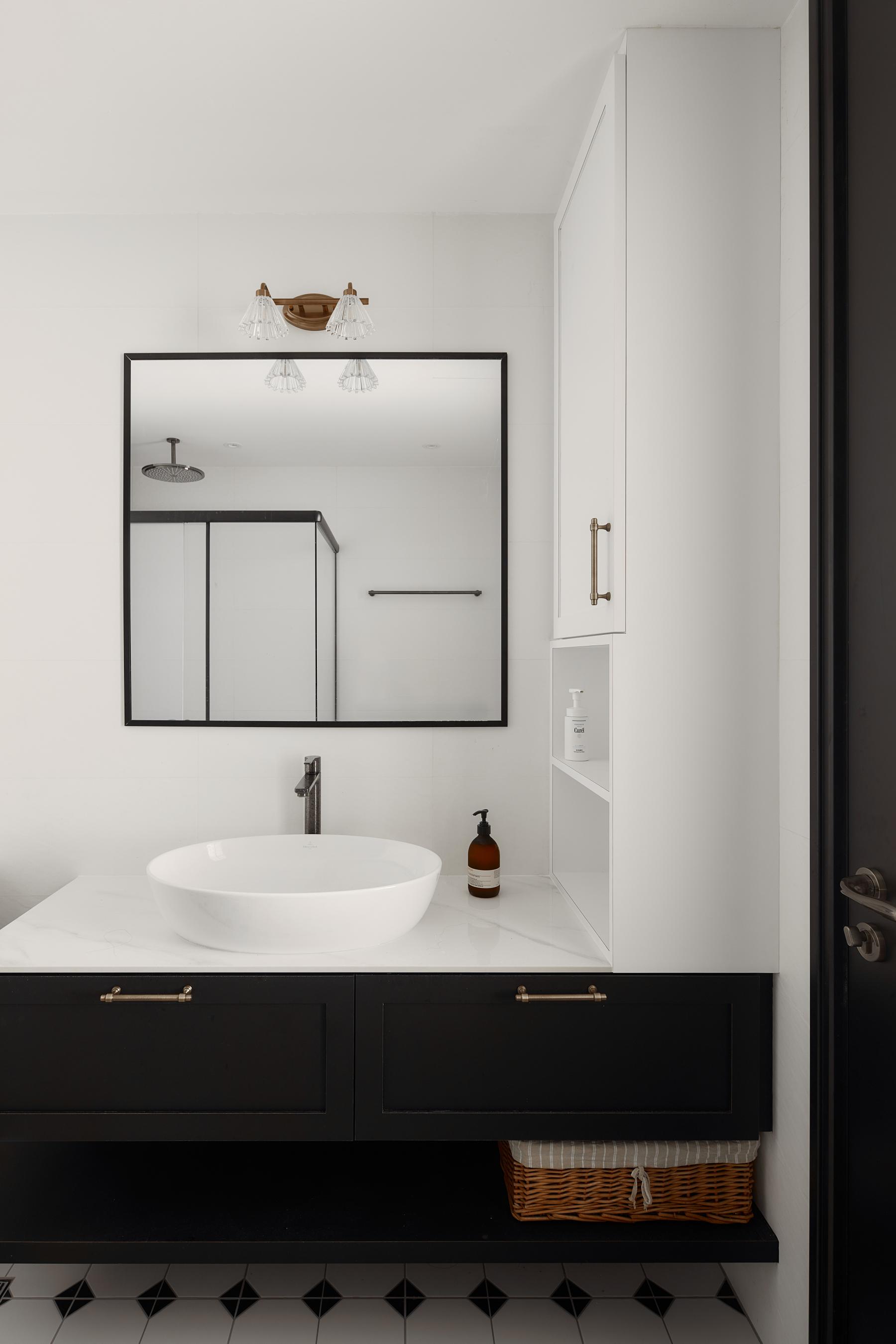Modern Bathroom with Mirror and Shower Screen