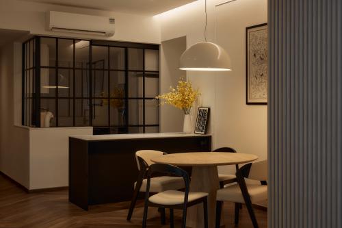 Modern Dining Room at Maple Woods
