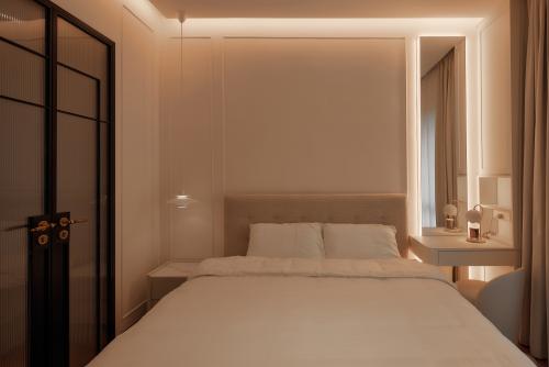 Modern Bedroom at Maple Woods