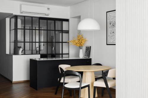 Modern Dining Room at Maple Woods
