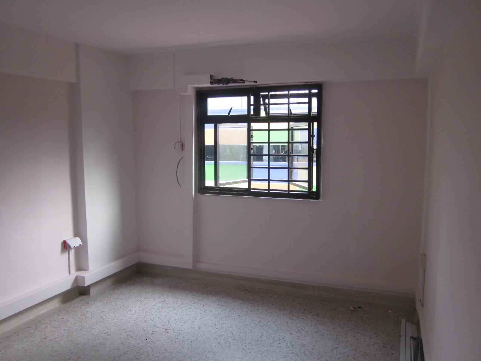 Asian Bedroom with Vinyl Flooring and Homogeneous Tiles