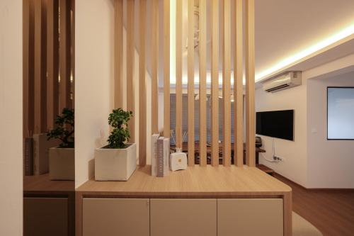 Scandinavian Foyer at 208B Clementi