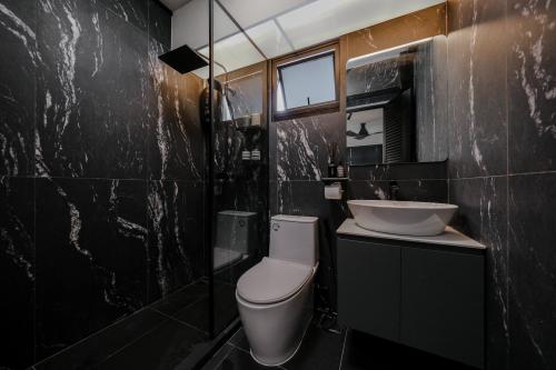 Scandinavian Bathroom at 208B Clementi