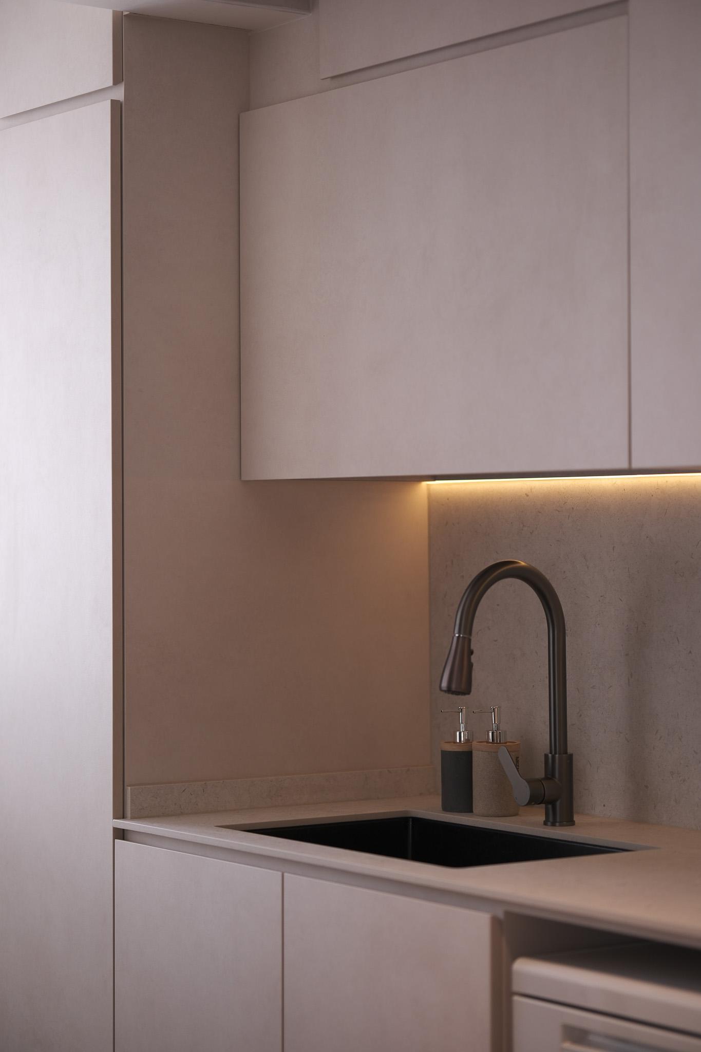 Modern Kitchen with Homogeneous Tiles and Cement Floor