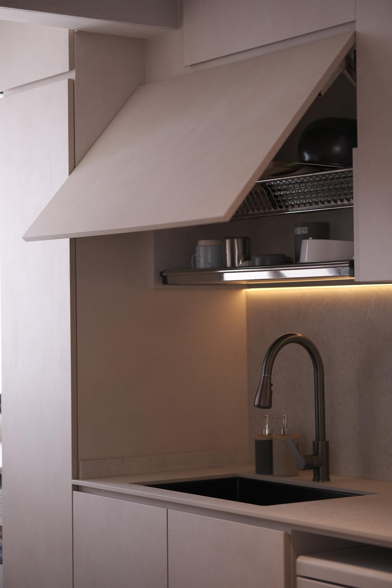 Modern Kitchen with Homogeneous Tiles and Cement Floor