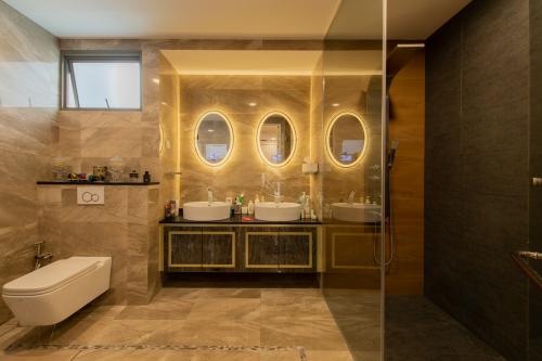 Modern Bathroom at Katong